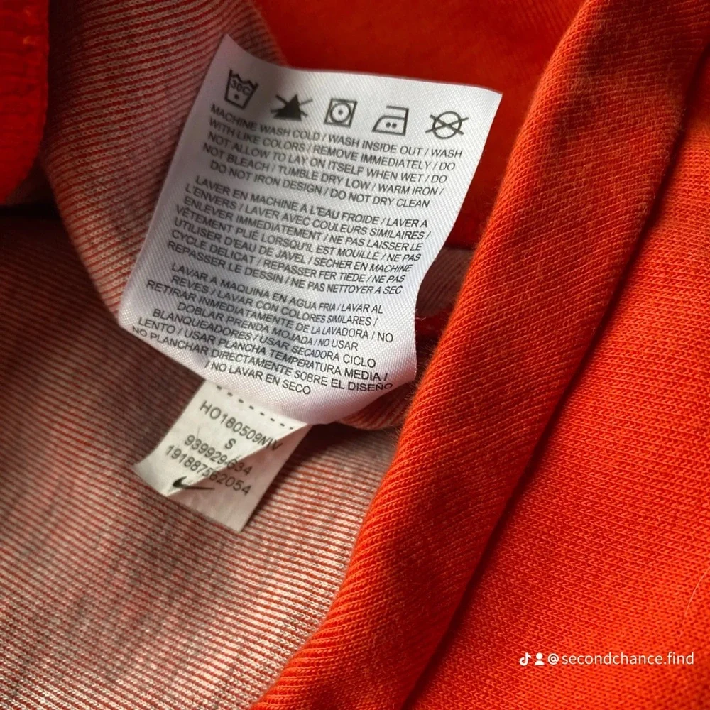 Nike Women’s Red Cropped Sweatshirt Small Zip Pocket Logo Pullover.